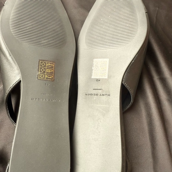 Kurt Geiger Black Belgravia Flats with Gold Accents - Picture 3 of 4